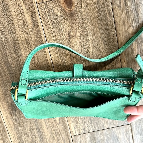 EUC Fossil Crossbody Bag - Picture 4 of 16